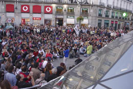 Movimiento 15M. Puerta del Sol Madrid. Manifestación frente al ayuntamiento